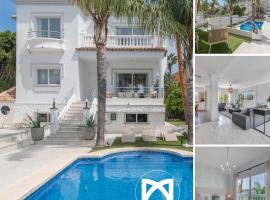 VACATION MARBELLA I Sunny Camelia Villa Heated pool, hotelli Benalmádenassa