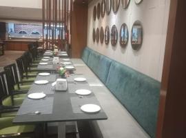 Hotel Svm La Grand- Live Kitchen-Complimentary Buffet Breakfast-Coffee House By Svm, hotel Haidarábádban