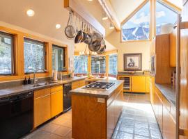 Luxury Warm Springs Creekfront Home, hotel with parking in Ketchum