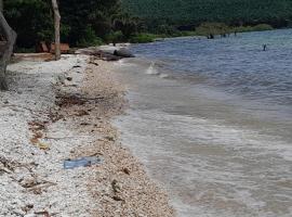 Pelican Resort Beach, hotel u gradu Kalangala