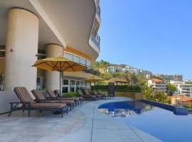 Pinnacle Resort-Style Condo - Luxurious Balcony