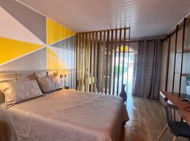 La vita hospedaria (quarto amarelo), hotel barato en Nova Veneza