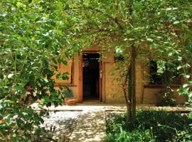 Eco habitación en Tierra Fértil Eco Posada, hostel in Santa Ana