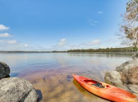 Idyllic Eastbrook Cabin Lake Access, Near Acadia!, casa o chalet en Eastbrook