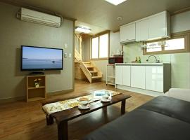 Light Sky Pension, casa rústica em Geoje