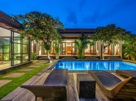 Villa Aruna Batu Bolong Beauty 5 bed air/con living