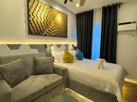 Fullerton Suites