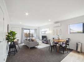 Chic 2-Bed Townhouse by Lake Parks & Shops, goedkoop hotel in Hamilton