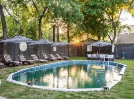 Empire by AvantStay Pool Hot Tub and Firepit 20 Minutes to Downtown Austin
