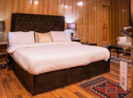 K2 Paradise Guest house، فندق في سكردو