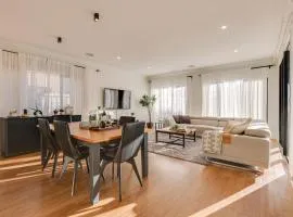 StayAU Cozy Holiday House 4BRM Big Group Tarneit