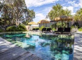 Privately Managed Villa 12 - Within Bangalay Luxury Villas Resort, hotel in Shoalhaven Heads