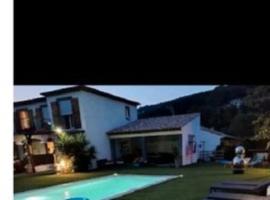 Villa de charme avec piscine, khách sạn ở Toulon