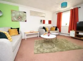 3 Bed with Free Parking - Merriotts 1 by Tŷ SA