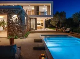 Luxury Villa Authentic heated pool sea view