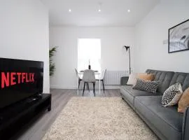 Modern 1 Bedroom - Caxton Place by Tŷ SA