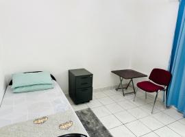 Boys room with sharing washrooms, מקום אירוח בשירות עצמי בשארג'ה