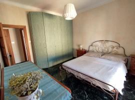 Large accomodation near the sea with parking, hotel en Celle Ligure