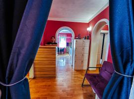 Red Apple Hostel, hotel with parking in Almaty