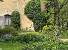 Le Manoir du Plessis, guest house in Dancé