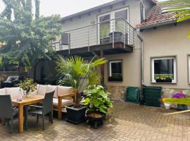 Idyllisches Haus Ferienwohnung in Jena direkt an der Saale, Hotel am Strand in Jena
