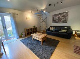 Professional 1-Bed Maisonette in Milton Keynes by HP Accommodation, leilighet i Milton Keynes