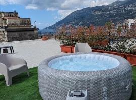 Piccolo appartamento con grande terrazzo panoramico – hotel w mieście Maiori