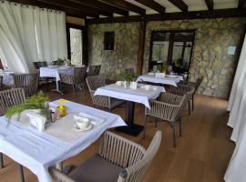 Plitvice Inn โรงแรมในเยแซร์ตเซ