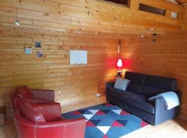 Chalet indépendant proche centre ville – domek górski w mieście Le Mans