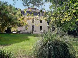 Demeures ressourçantes - Le Vallon, bed and breakfast en Saint-Martin-de-Saint-Maixent