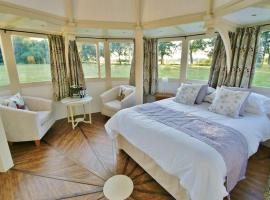 The Folly - one off luxury Glamping accommodation, hotel din Norwich