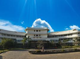 Gulmohar Greens Golf & Country Club, hotel para golfe em Sānand