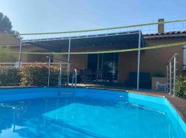 Villa de plein pied 3 chambres avec piscine., hotel in Martigues
