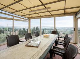 Gorgeous Apartment In Corsanico With House A Panoramic View, apartment in Corsanico-Bargecchia