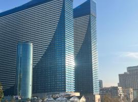 Orbi city Aparthotel, hotel in Batoemi