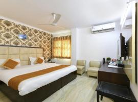 Hotel First by Goyal Hoteliers, hotell i Agra