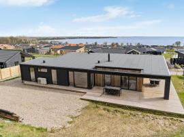 Awesome Home In Sjlund With Wifi, villa a Sjølund