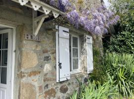 Studio indépendant avec jardin privatif, budgethotell i Le Lorey