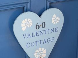 Holiday Cottage with Seafront Beach Hut, Lyme Regis, Dorset, hotel in Lyme Regis