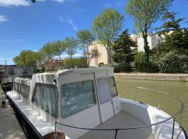 Bateau Mama Mia, nastanitev na čolnu oz. ladji v mestu Narbonne
