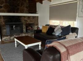 Rustic Retreat: The Lodge Lurg Sanctuary – dom wakacyjny w mieście Upper Lurg