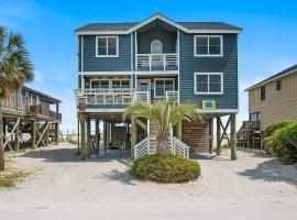 Sunrise to Sunset Spectacular Oceanfront Home with Creek Dock at Four Suns, hotel sa Pawleys Island