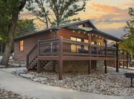 Lake Front Cabin on Indian Point, cabin sa Branson