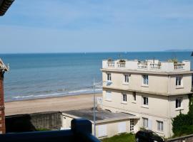 Appartement Vue Mer - 30 m de la plage - 5 minutes à pied du centre ville et du Casino, hotel in Villers-sur-Mer