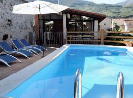 5 bedrooms villa with private pool enclosed garden and wifi at Jerte, отель в городе Херте