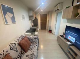 Cozy room with free Wi-Fi Netflix near BTS onnut, apartament din Bangkok