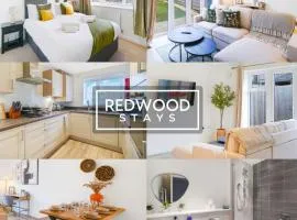 SPACIOUS AND COSY 3 BEDROOM 2 BATHROOM SERVICED HOUSE WITH FREE WiFi AND FREE PARKING FOR 2 CARS, NEXT TO BASINGSTOKE HOSPITAL AND PERFECT FOR BUSINESS STAYS, FAMILIES, RELOCATIONS, EXTENDED STAYS, AND EMERGENCY ACCOMMODATION by REDWOOD STAYS