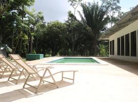 Central Oasis Private Pool BBQ, rumah percutian di Belmopan