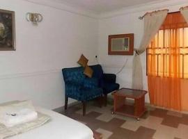 Precious Palm Royal Hotel、Benin Cityのホテル