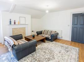 2BR Dorset Charming Apartment in Towncenter, apartment in Christchurch
